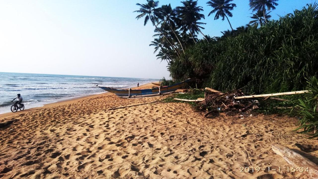 Suriya Ocean Villa Wadduwa Exteriör bild